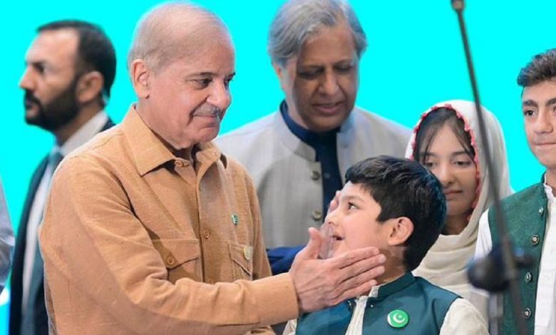 PM announces one million smartphones, tablets for top-performing students