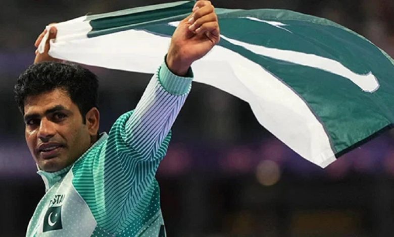 Sri Lankan Artist Mueen Saheed Pays Tribute to Arshad Nadeem with Captivating Painting