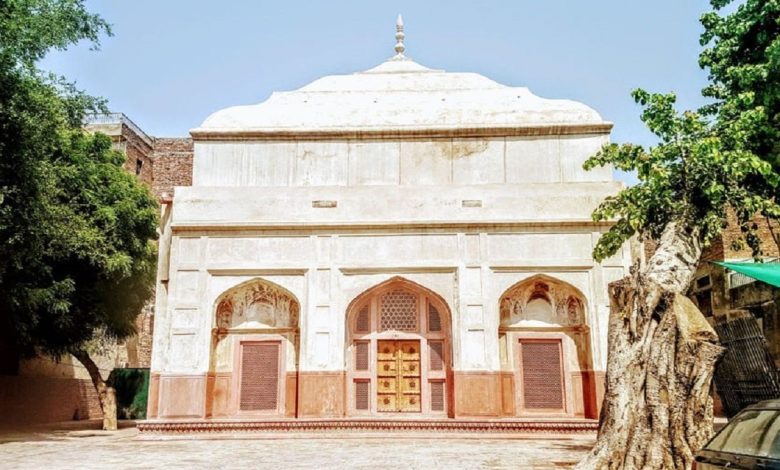 Tomb of Zaib-un-Nisa: The Forgotten Legacy of Aurangzeb’s Daughter Tomb of Zaib-un-Nisa: The Forgotten Legacy of Aurangzeb’s Daughter