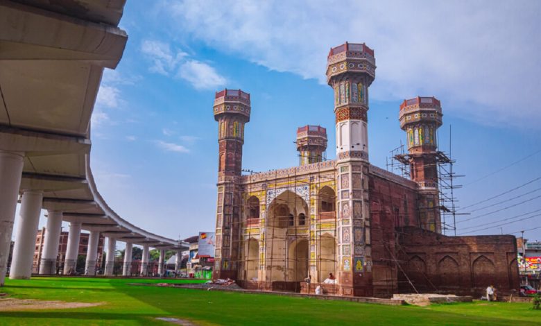 Chauburji: The Iconic Mughal Gateway with Majestic Architectural Elegance