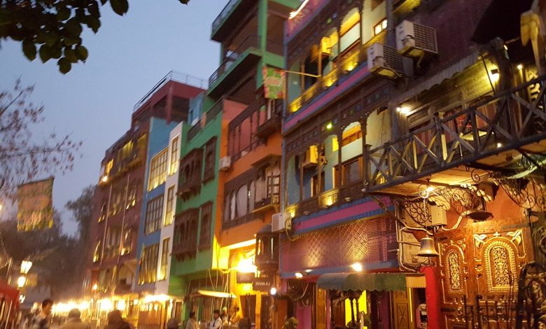 Fort Road Food Street: A Culinary Delight with Historic Views in Lahore
